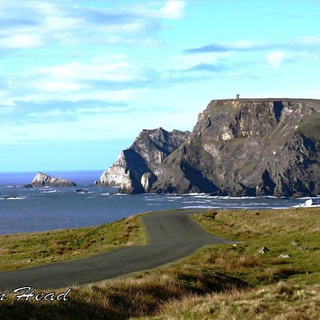 John Eoinin'S Bar And Accommodation Glencolumbkille Eksteriør billede